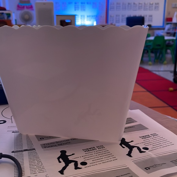 A big popcorn box used for fun stuff - Picture 2 of 5